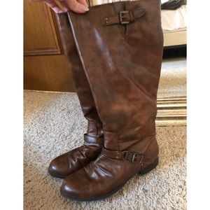 Brown boots with zipper up back